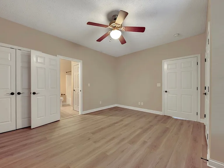 807 E Main St — Photo 22