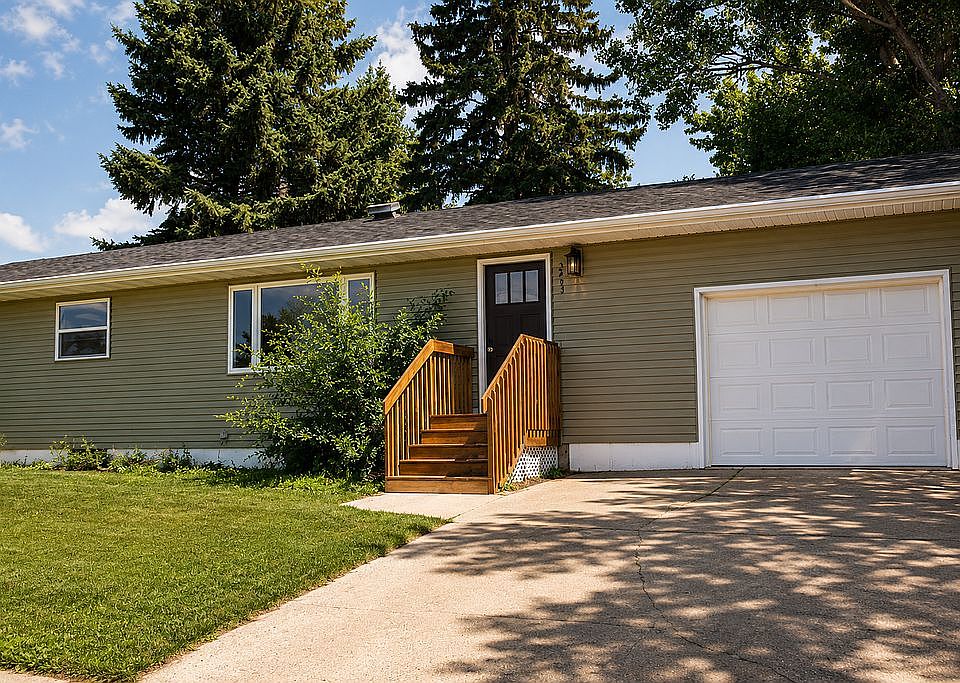 1st image of 2443 Stewart Dr