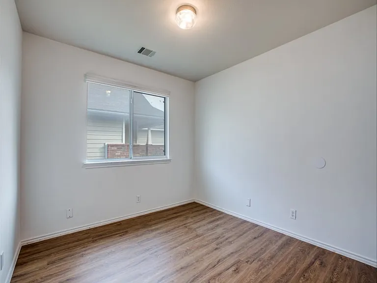 319 Willow Grove Dr — Photo 6