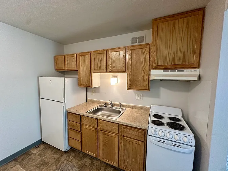 1450 Meadowview Dr #10 — Photo 4
