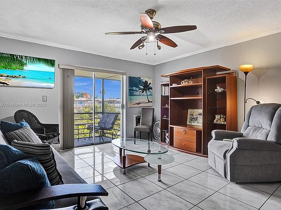 3rd image of 16790 NE 14th Ave APT 302