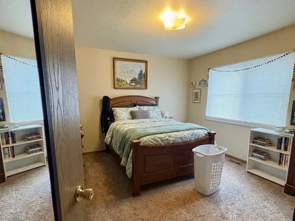 1717 Rockhill Rd, Manhattan, KS 66502