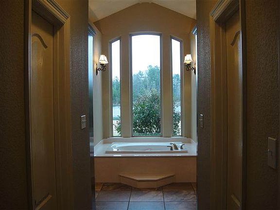 5th image of 315 Beaver Lake Cir