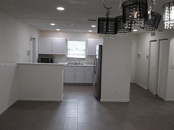 5th image of 4641 NE 1st Ave