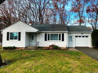 90 Pineridge Dr, Wolcott, CT 06716