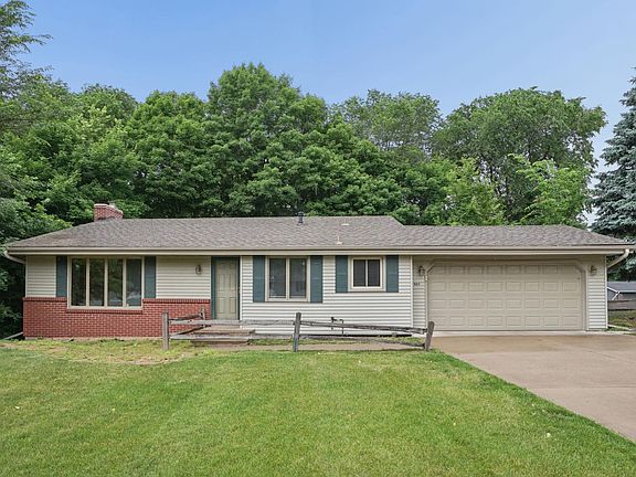 2nd image of 903 Circle Dr