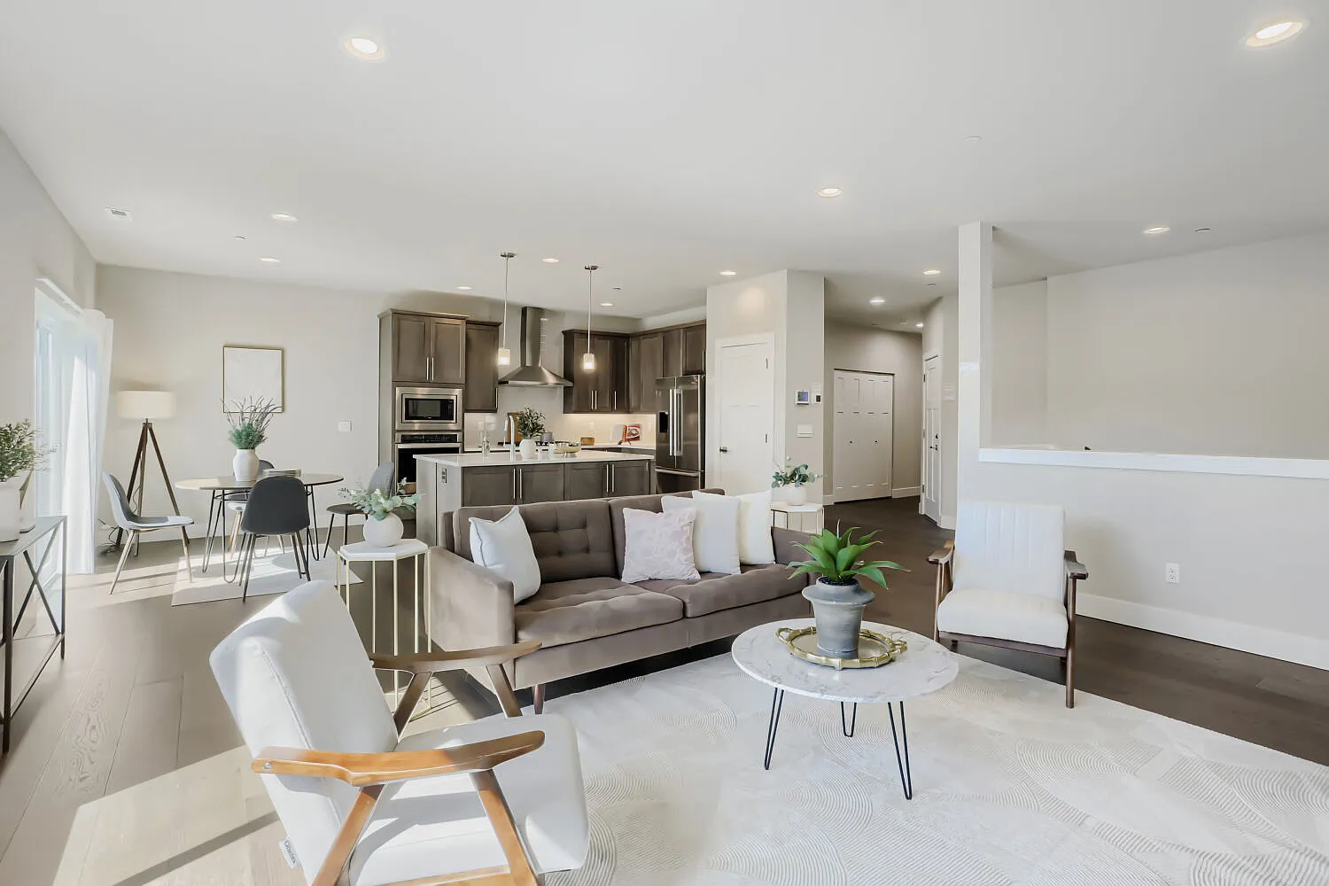 5 bed, 3330 sqft, $4,250 — Photo 1