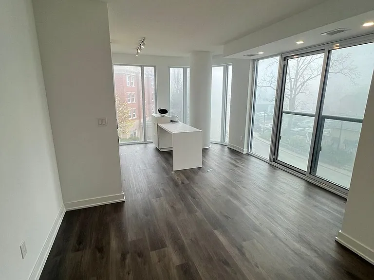 370 Martha St S #204 — Photo 2