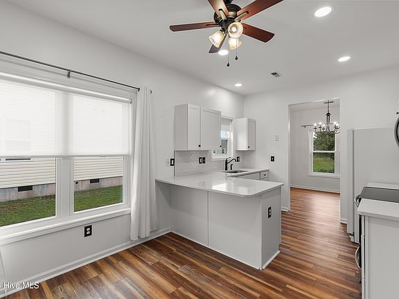 5th image of 5009 N Hampton Drive SE