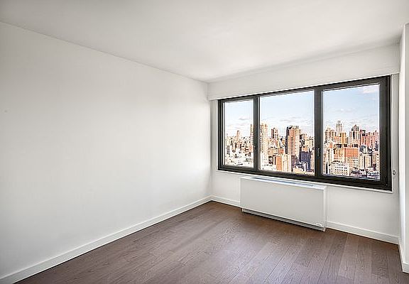 4th image of 220 E 72nd St APT 9C