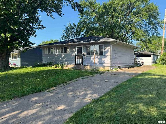 3rd image of 2938 Summit Hills Ct