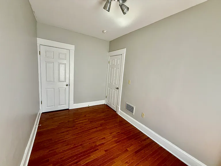 325 Clinton St #325 — Photo 9