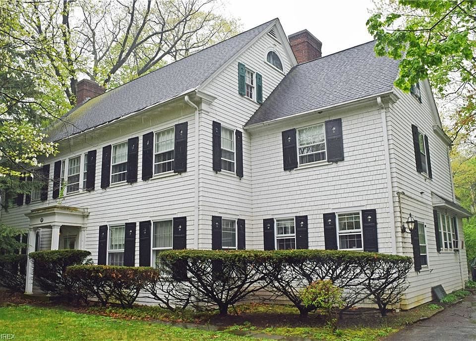 1st image of 320 Corning Dr