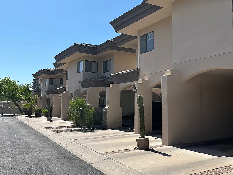 3235 E Camelback Rd — Photo 20