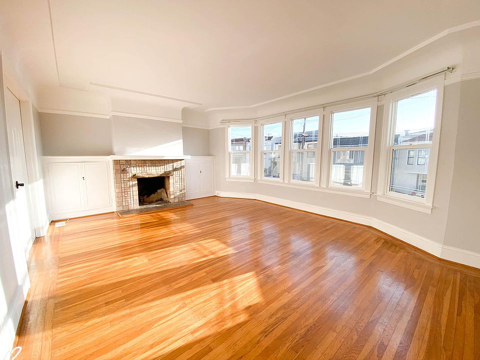 Sun filled living room w/ fireplace
