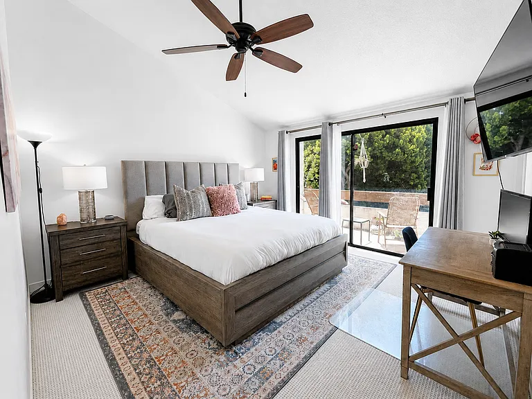 2051 Cliff Dr #18 — Photo 3