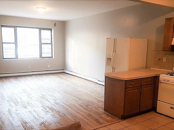 2nd image of 385 Sumpter St #3R
