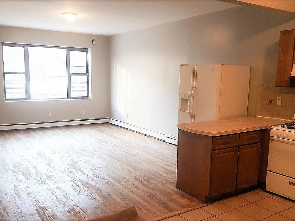 1st image of 385 Sumpter St #5