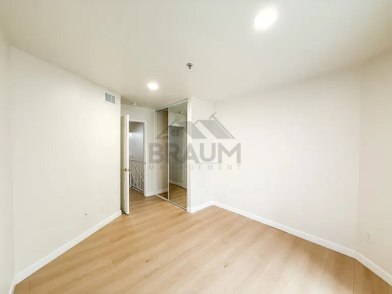 7323 WINNETKA — Photo 28