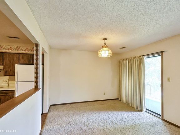 3rd image of 4609 Woodland Ave Unit 7