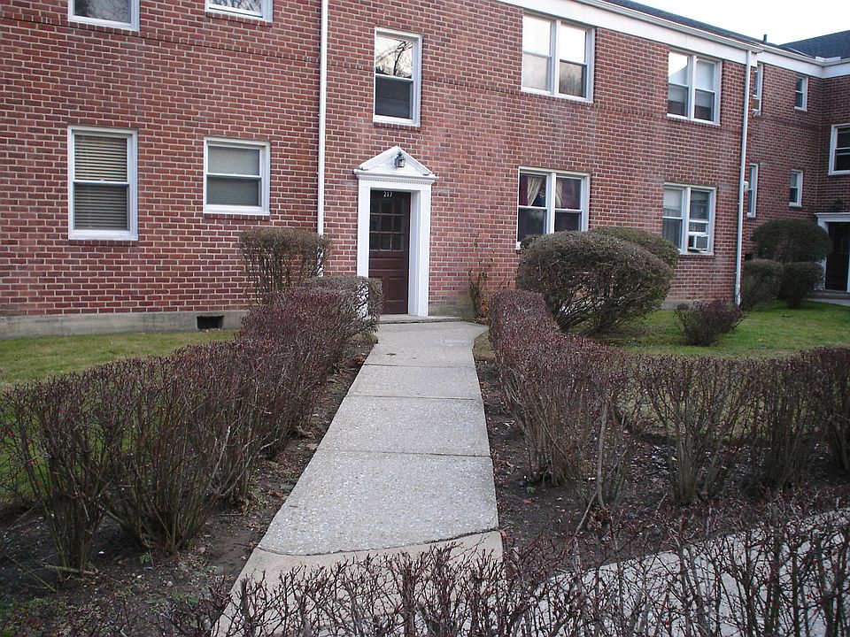 1st image of 217 S Broadway APT 4