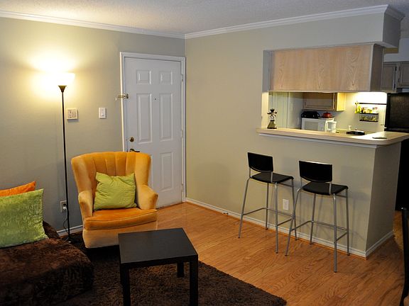 2nd image of 1530 Lincoln Way APT 202A