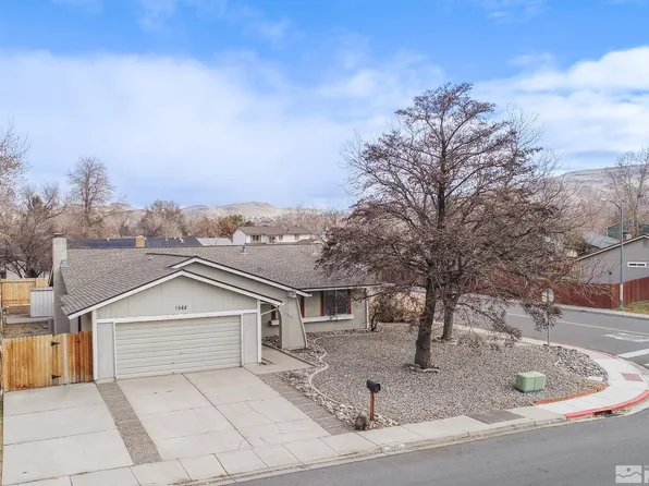 1562 Del Rosa Way, Sparks, NV 89434