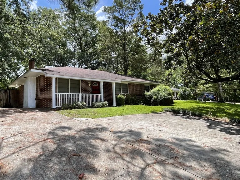 803 Perry Hill Rd — Photo 2