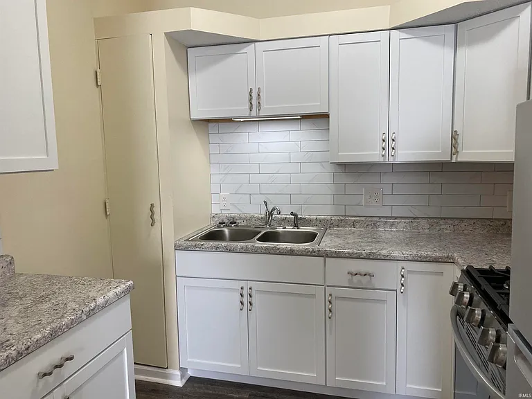 1220 S Curry Pike #B — Photo 4