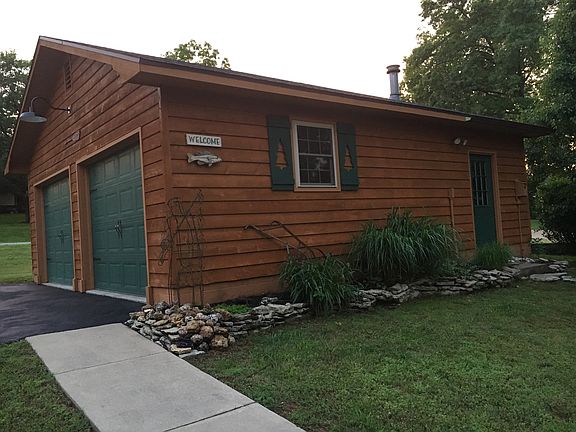 Separate oversized garage
