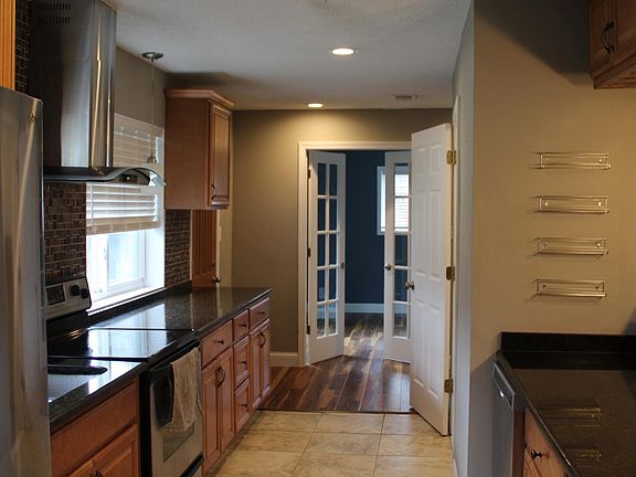 4th image of 176 Barrington Rd