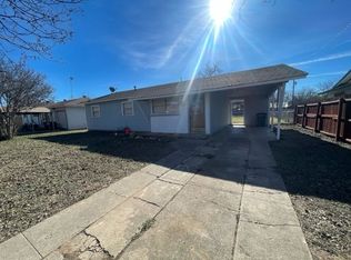 704 E 10th St, Coleman, TX 76834