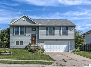 16114 Blackwalnut St, Omaha, NE 68136