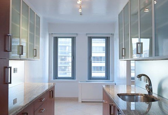 3rd image of 200 E 62nd St APT 15B
