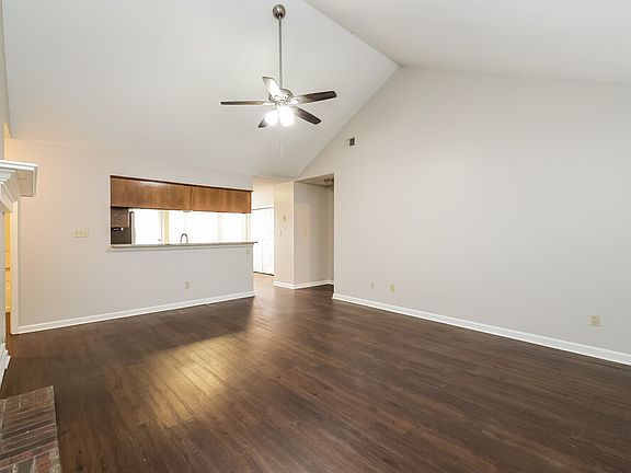 3rd image of 7063 Hampton Dr