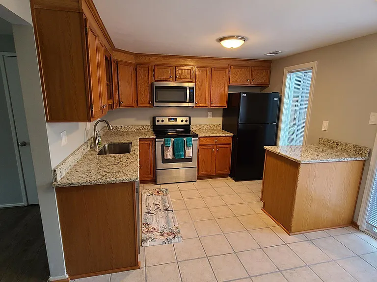 10724 Lester St — Photo 13