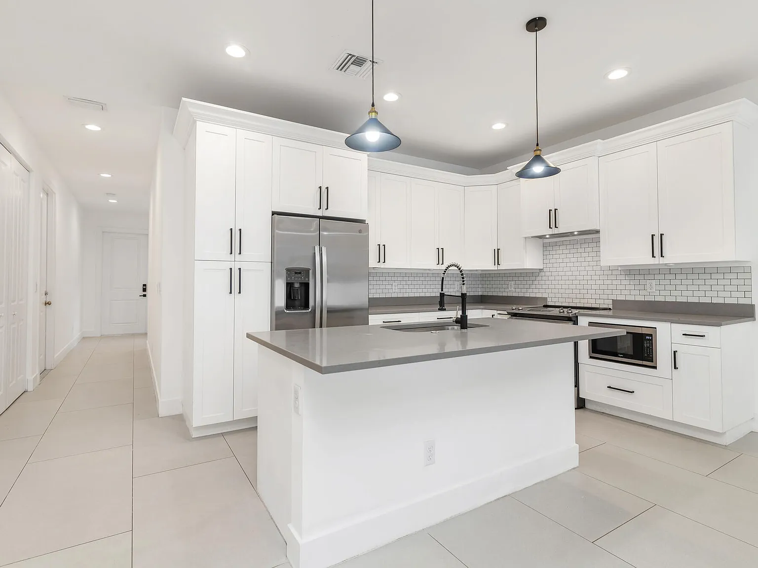3 bed, 2.0 bath, 1604 sqft, $4,500 — Photo 4