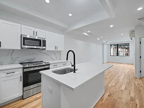 2nd image of 463 W 125th St #Penthouse 7