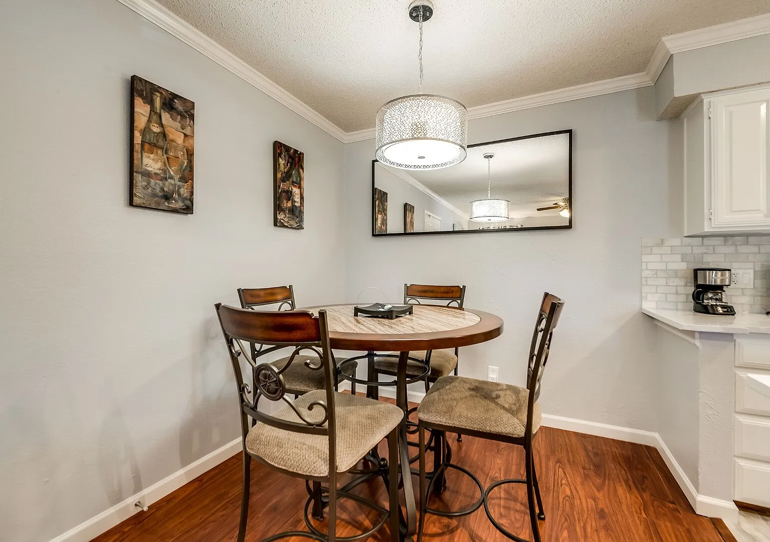 I52 World Cup Stay - 18 min to AT&T - Sleeps 2 - Free Parking — Photo 4