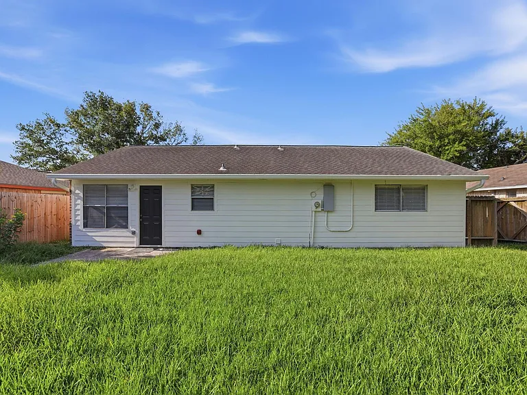 14230 Montaigne Dr — Photo 14