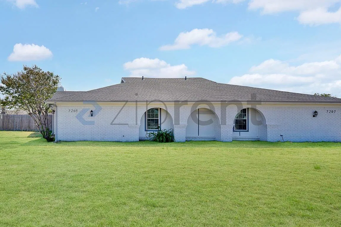 3 bed, 1551 sqft, $1,875 — Photo 1