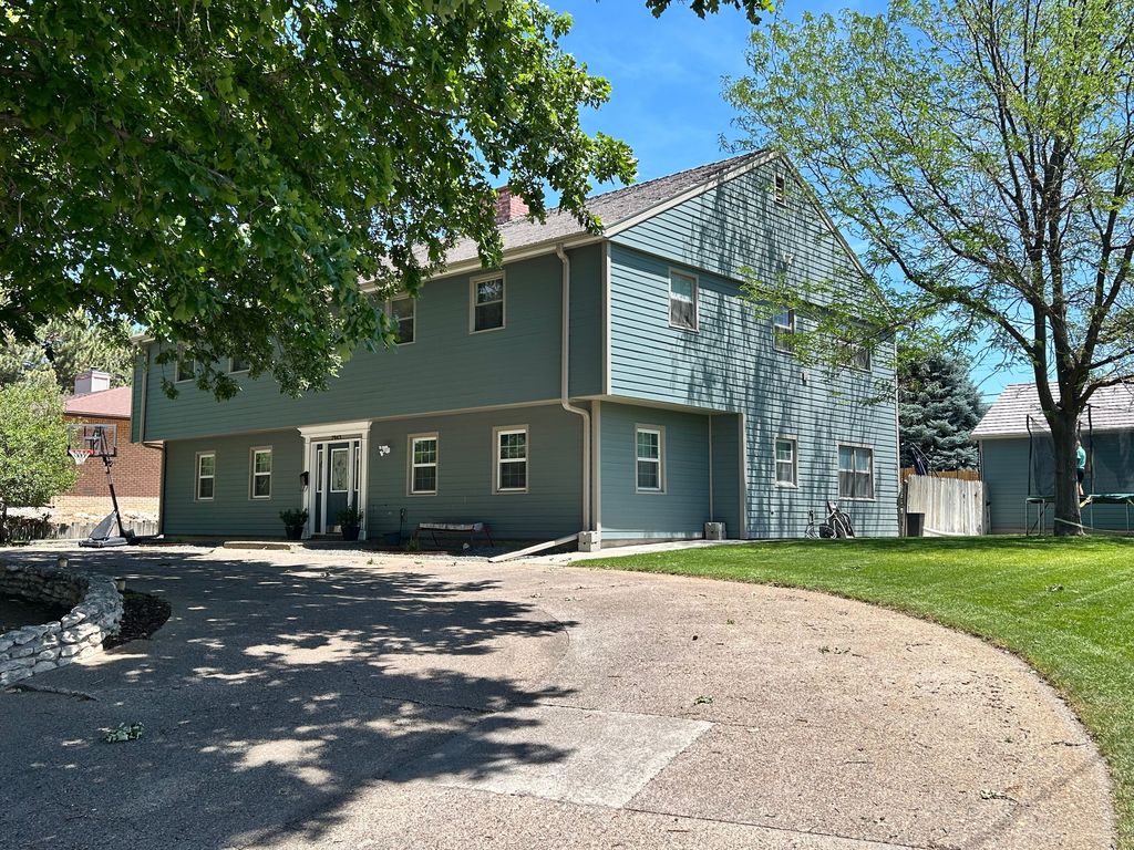 2943 8th Ave - Property Image