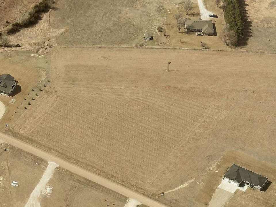 2nd image of 8 Arbor Hls