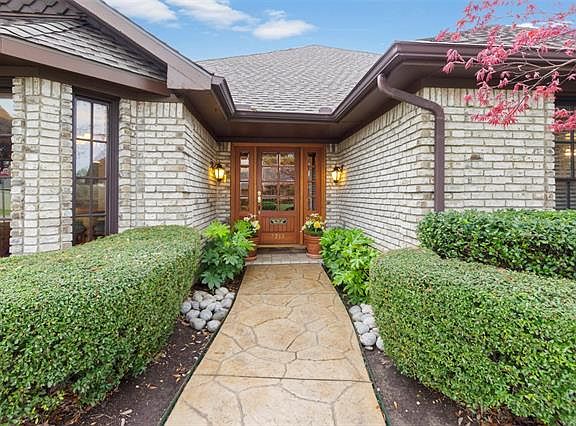 3rd image of 2233 Chadbourne Dr