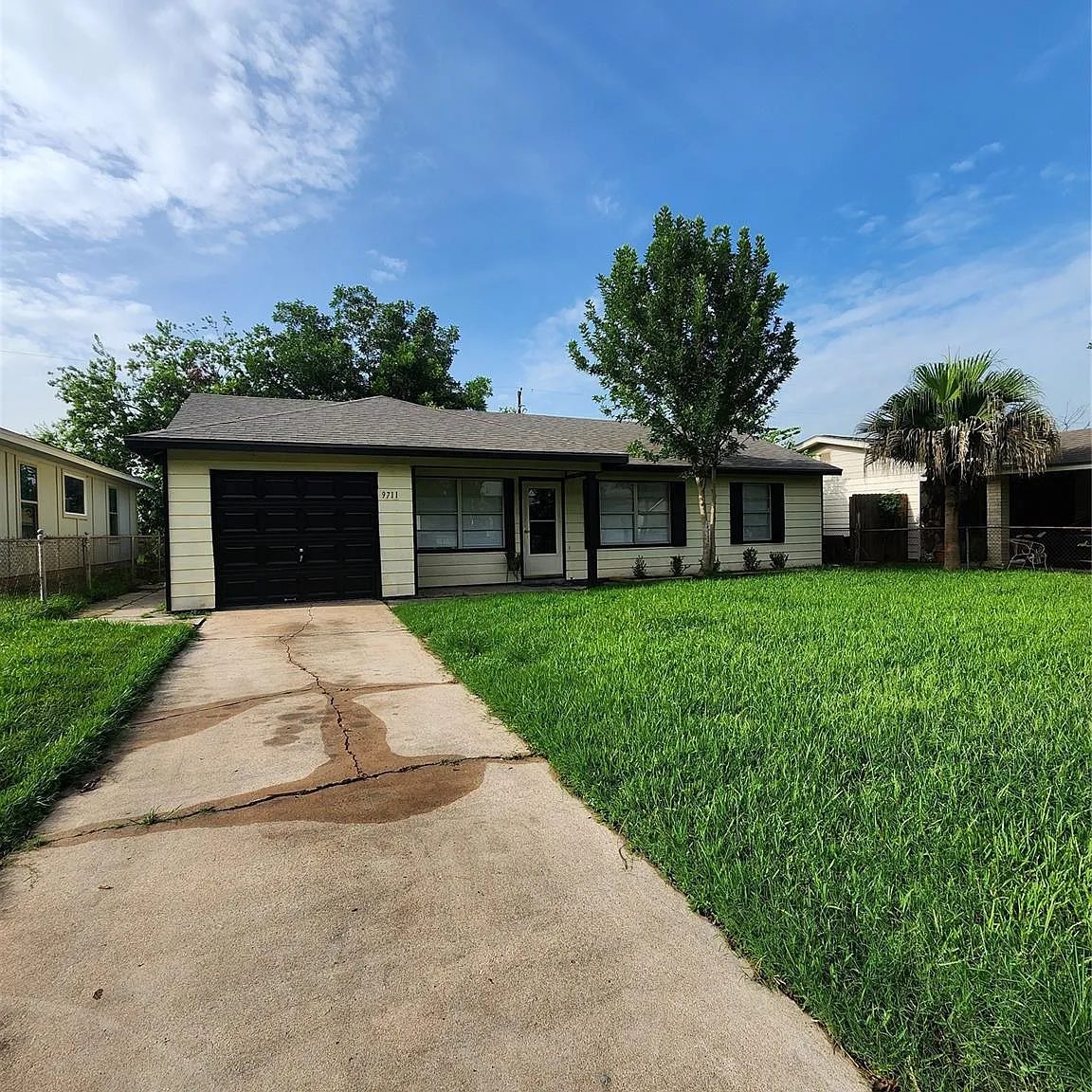 3 bed, 1.0 bath, 1030 sqft, $1,698 — Photo 1