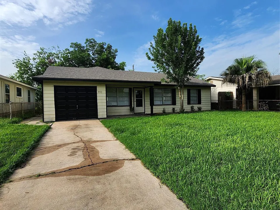 9711 Aguila St