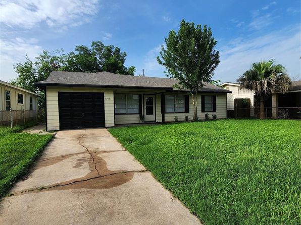9711 Aguila St