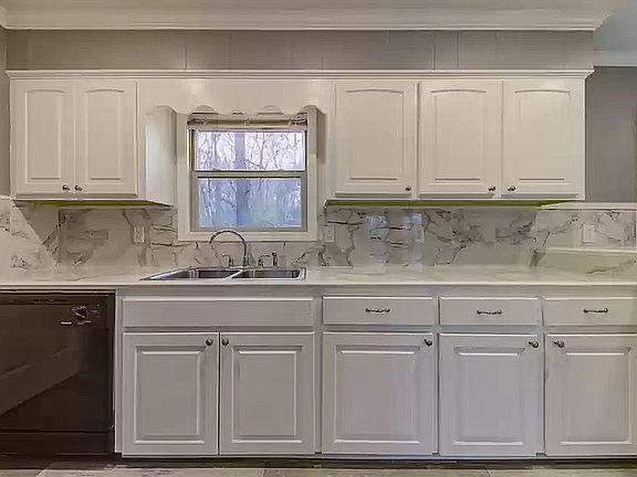 2nd image of 515 Kavanaugh Dr