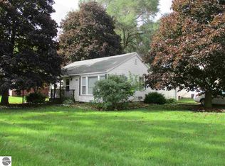325 Wright St, Breckenridge, MI 48615