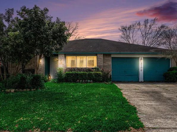 2170 Pilgrims Point Dr, Friendswood, TX 77546